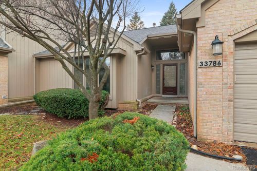 33786 Vista Dr, Farmington Hills, MI, 48331-2269 | Card Image