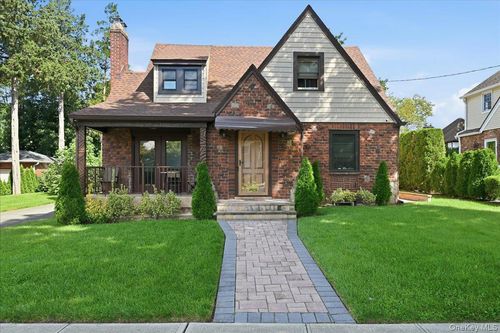 201 Glenmore Street, North Hempstead, NY, 11596 | Card Image