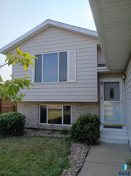 5609 S Cain Ave Avenue, Sioux Falls, SD, 57106 | Card Image