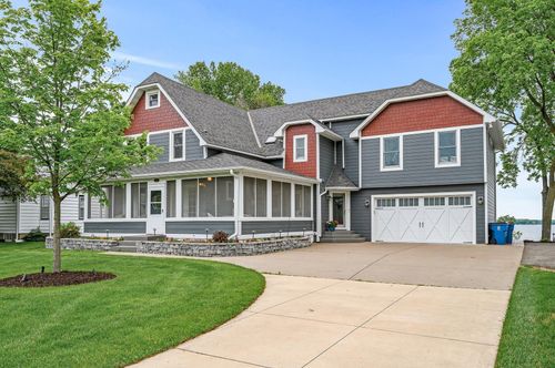 255 S Shore Dr, Forest Lake, MN, 55025-1609 | Card Image