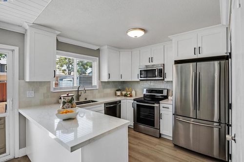 1323 Spring Valley Cmn, Livermore, CA, 94551-6764 | Card Image