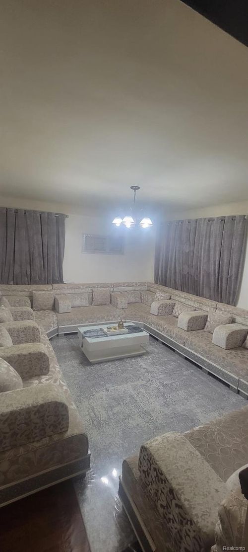 17371 Flint St, Melvindale, MI, 48122-1282 | Card Image