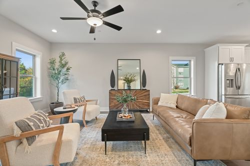 207 Charlotte Everly Cir, Hendersonville, TN, 37075-3272 | Card Image