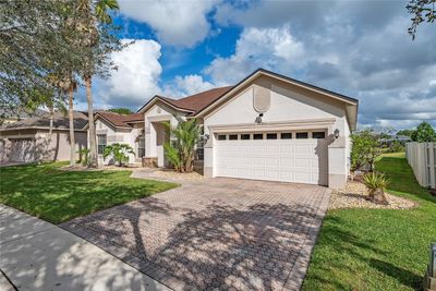 14013 Islamorada Drive, House other with 4 bedrooms, 3 bathrooms and null parking in Orlando FL | Image 3