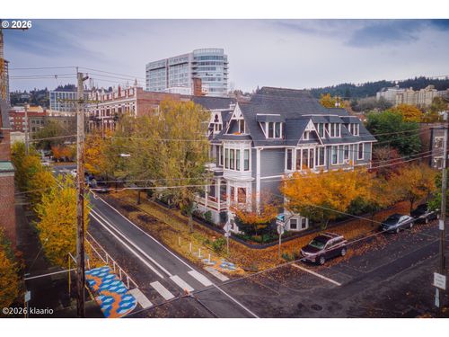 133 Nw 18th Ave, Portland, OR, 97209-2125 | Card Image