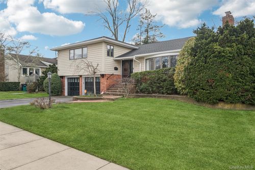 15 Baylis Pl, Lynbrook, NY, 11563-4203 | Card Image