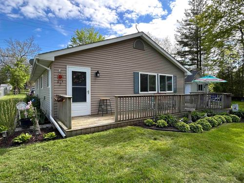 7338 Southwood Rd, Lexington, MI, 48450-9762 | Card Image