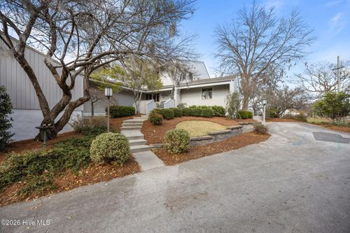 19 Batts Hill Rd, New Bern, NC, 28562-7365 | Card Image