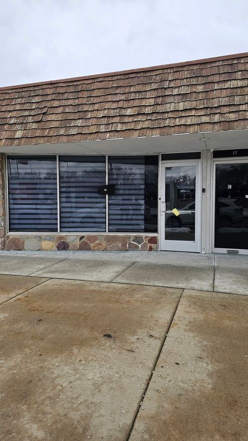 19-19 N Broadway St, Des Plaines, IL, 60016-2335 | Card Image