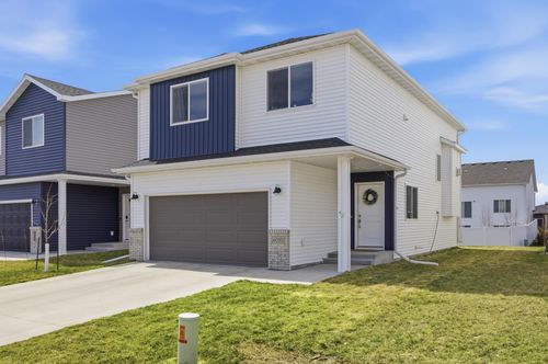 6050 Martin Ln W, West Fargo, ND, 58078-2864 | Card Image