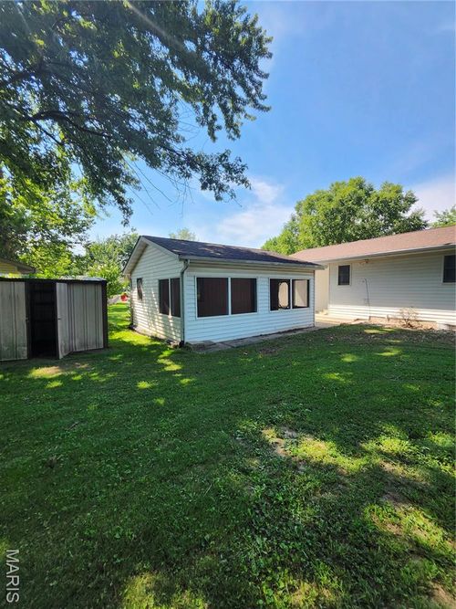 620 S 6th St, Breese, IL, 62230-2041 | Card Image