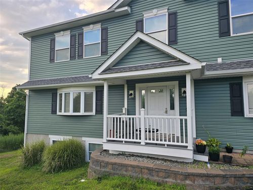 225 Bedford Ln, Fishkill, NY, 12524-2803 | Card Image