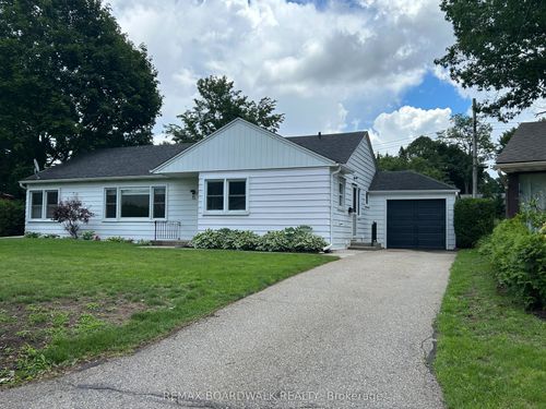 15 Butterfield Pl, Brockville, ON, K6V1M4 | Card Image