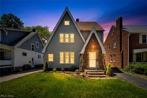 334 E 197th St, Euclid, OH, 44119-1122 | Card Image