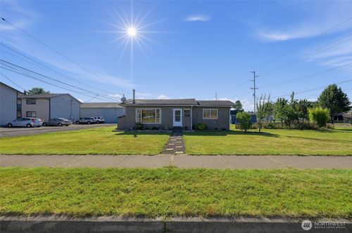 117 J St, Cosmopolis, WA, 98537-3992 | Card Image