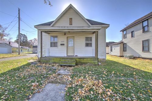1210 E Main St, Clinton, IL, 61727-1851 | Card Image
