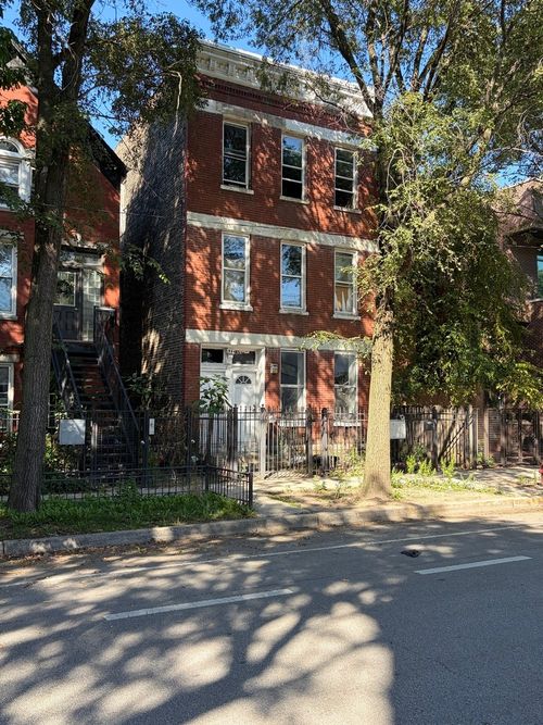 1834 W Erie Street, Chicago, IL, 60622 | Card Image