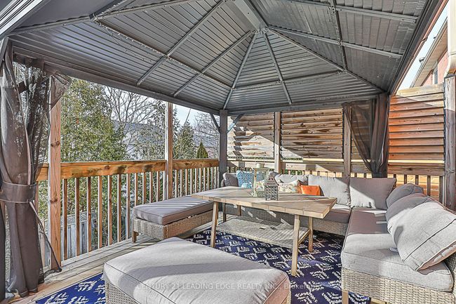 724 Barnes Cres, House other with 5 bedrooms, 4 bathrooms and 6 parking in Oshawa ON | Image 16