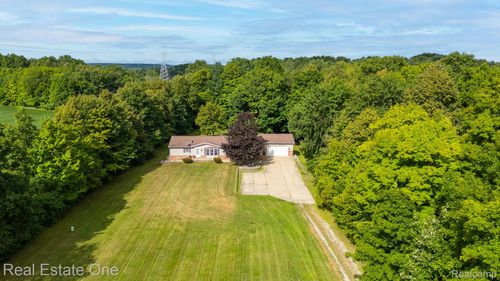 72021 Romeo Plank Rd, Armada, MI, 48005-3427 | Card Image