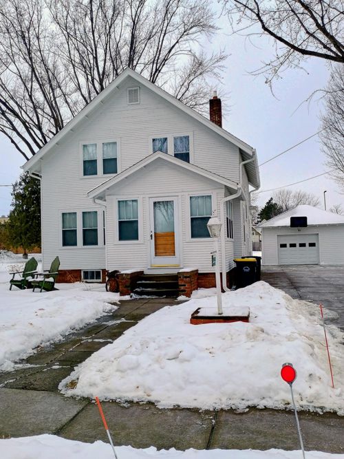 30610 Maple St, Lindstrom, MN, 55045-8051 | Card Image