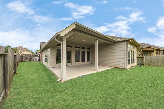13208 Sage Meadow Ln, House other with 3 bedrooms, 2 bathrooms and 2 parking in Pearland TX | Image 35