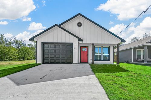 2307 Mill St, Greenville, TX, 75401-4700 | Card Image