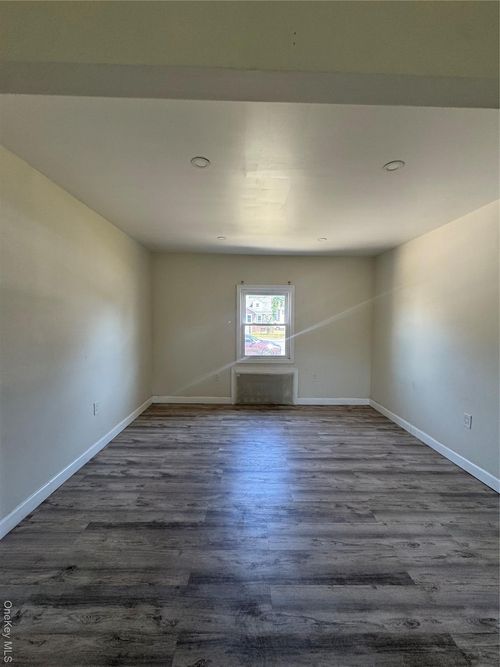 2015 Great Neck Rd, Copiague, NY, 11726-2121 | Card Image
