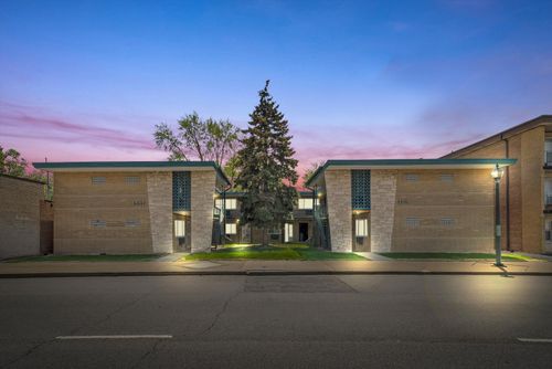 3011 W 87th St, Evergreen Park, IL, 60805-1049 | Card Image