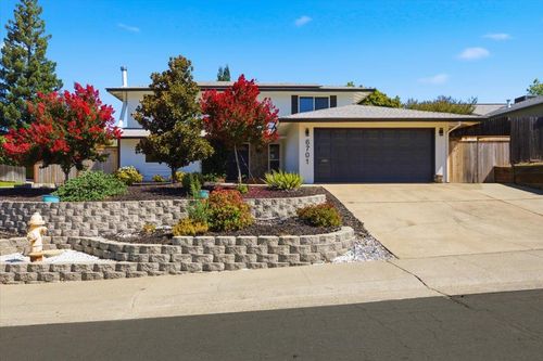 6701 Hillglen Way, Fair Oaks, CA, 95628 | Card Image