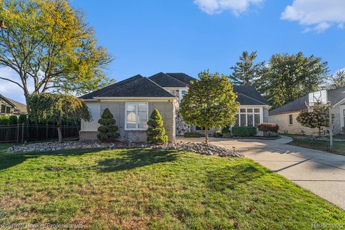 14930 Crofton Dr, Shelby Township, MI, 48315-4466 | Card Image