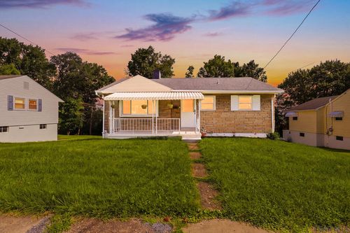 300 Sherwood Dr, Johnstown, PA, 15905-1225 | Card Image