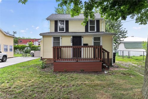 5605 Chagrin Dr, Mentor-On-The-Lake, OH, 44060-2611 | Card Image