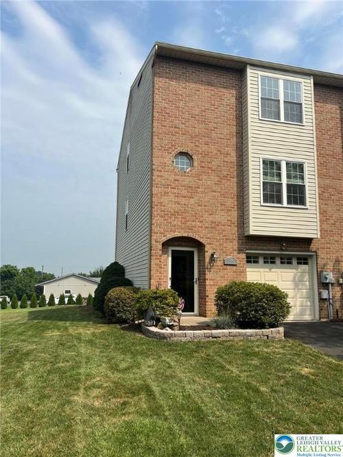331 W 2nd St, ALBURTIS, PA, 18011-9316 | Card Image