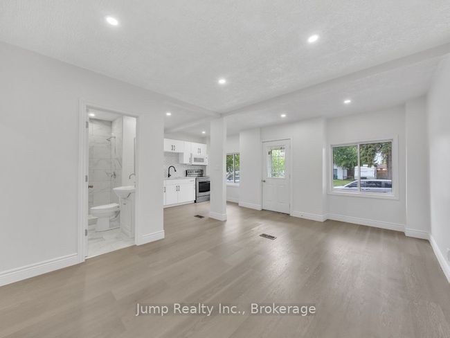 1662 Cadillac St, House other with 5 bedrooms, 3 bathrooms and null parking in Windsor ON | Image 12