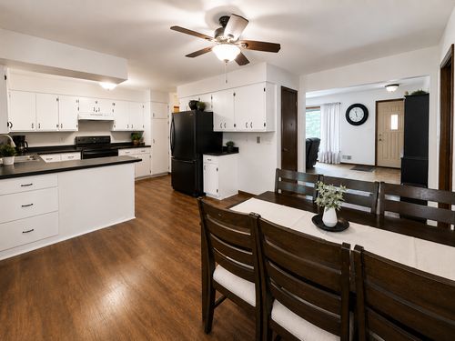 1516 Wellington Cres, Faribault, MN, 55021-6731 | Card Image