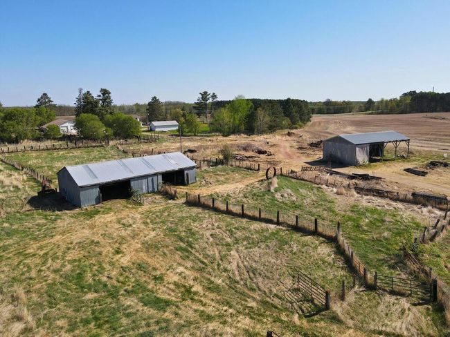 Pasture and outbuildings | Image 30