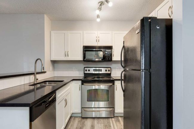 1210 - 115 Prestwick Villas Se, Home with 2 bedrooms, 2 bathrooms and 2 parking in Calgary AB | Image 7