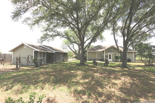 6359 Cooksey Rd, House other with 3 bedrooms, 2 bathrooms and null parking in Adkins TX | Image 44