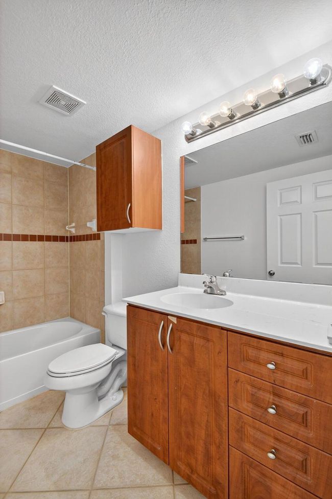 APT-304 - 6511 Emerald Dunes Dr, Condo with 2 bedrooms, 2 bathrooms and null parking in West Palm Beach FL | Image 28