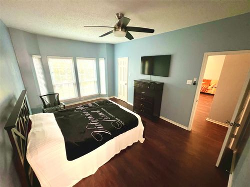 a-212-3001 Cedar St, Austin, TX, 78705-2947 | Card Image