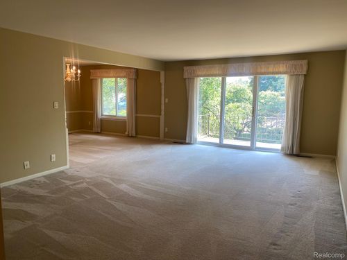 apt-63-2409 Mulberry Sq, Bloomfield Hills, MI, 48302-3403 | Card Image