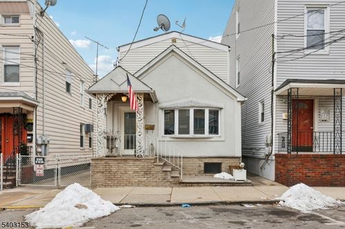 18 Patterson St, Harrison, NJ, 07029-1420 | Card Image