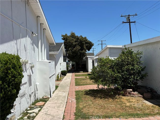 977 W 2 Nd St, Home with 0 bedrooms, 0 bathrooms and 6 parking in San Pedro CA | Image 4