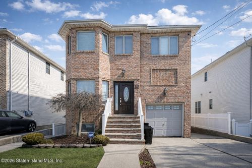 51 Petersons Ln, Staten Island, NY, 10309-2806 | Card Image