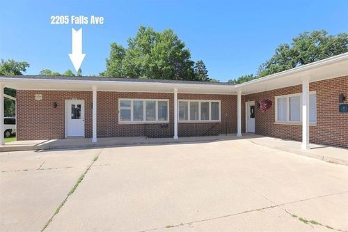 2205 Falls Ave, Waterloo, IA, 50701-5705 | Card Image