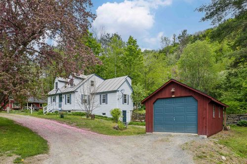 420 Stage Rd, Pomfret, VT, 05067-9700 | Card Image