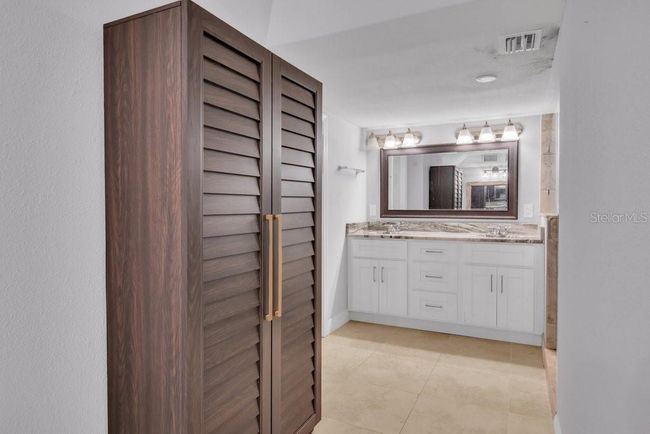 11015 S County Road 39, House other with 4 bedrooms, 2 bathrooms and null parking in Lithia FL | Image 19