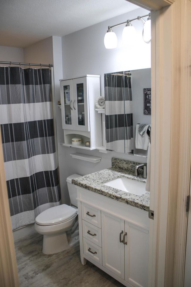 Main Bathroom | Image 14