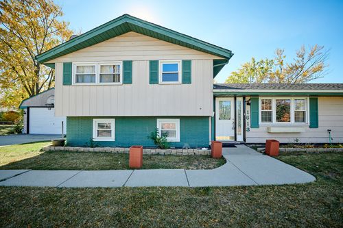 1613 Hartmann Dr, Schaumburg, IL, 60193-3412 | Card Image