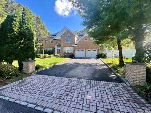 39 Independence Way, Miller Place, NY, 11764-2337 | Card Image